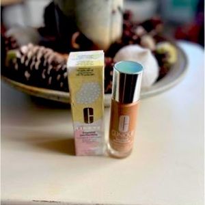 Clinique Beyond Prefecting Foundation + Concealer- CN 70 Vanilla